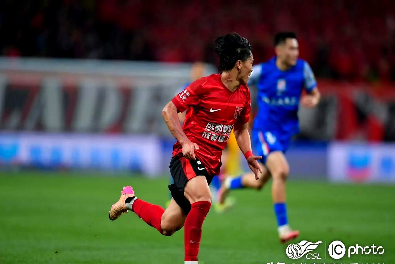 关于成都蓉城发布备战花絮，国际比赛日队长鼓劲，西甲任务艰巨，球探报告显示潜力的信息